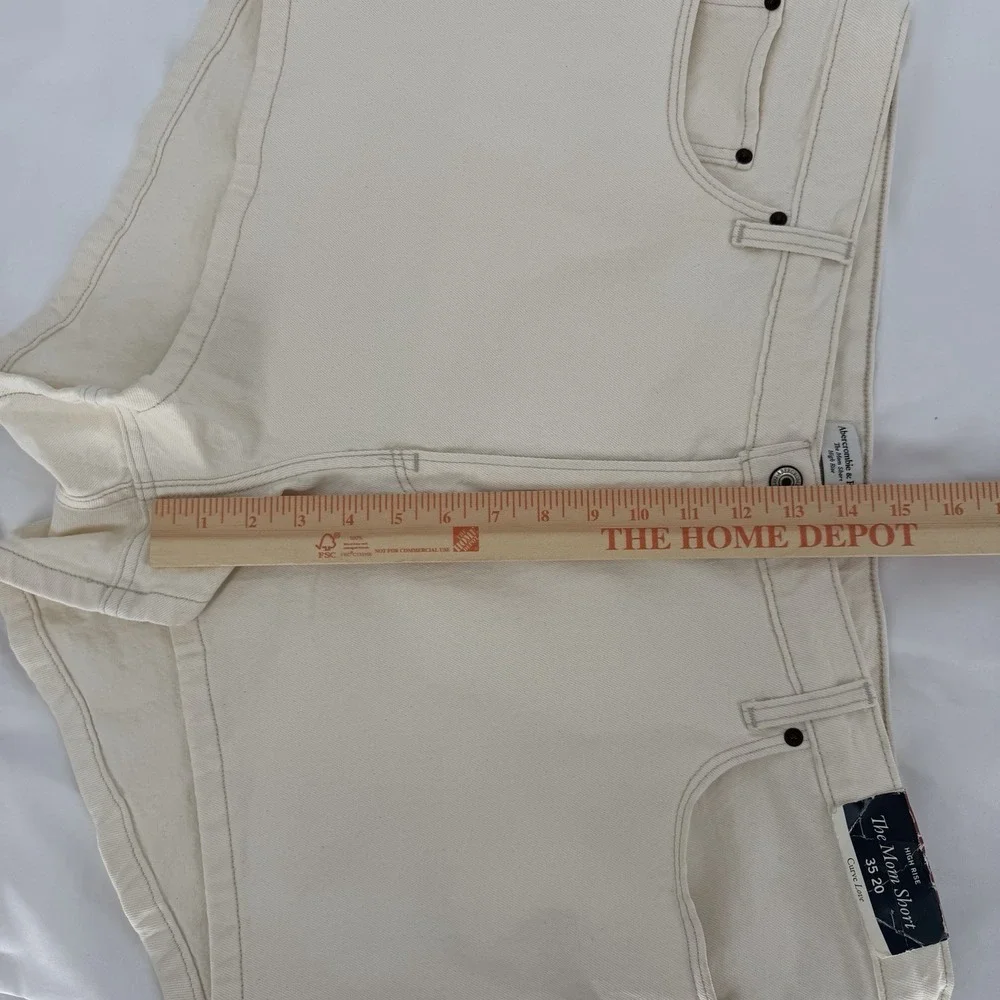 Abercrombie & Fitch Sz 35/20 The Mom Short Ivory High Rise Curve Love 2.5 Inseam